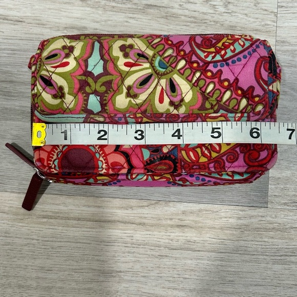 Vera Bradley Resort Medallion Pink Paisley Wallet Small Clutch Multi Compartment - Picture 2 of 8